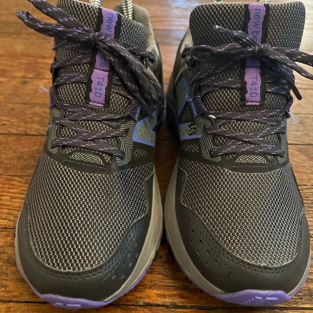New Balance Womens 410 V8 Black Purple Trail Running Shoes WT410LQ8 US Size 6 - Picture 3 of 6